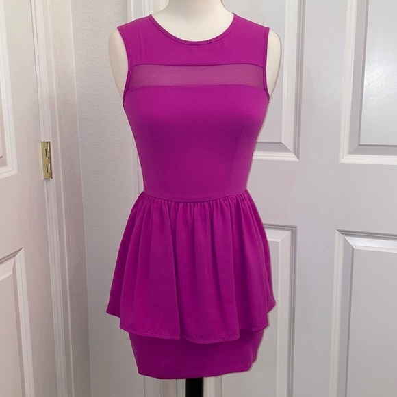 016: H&M magenta peplum above the knee dress w/ mesh to front in Women’s size 4 - Picture 2 of 9